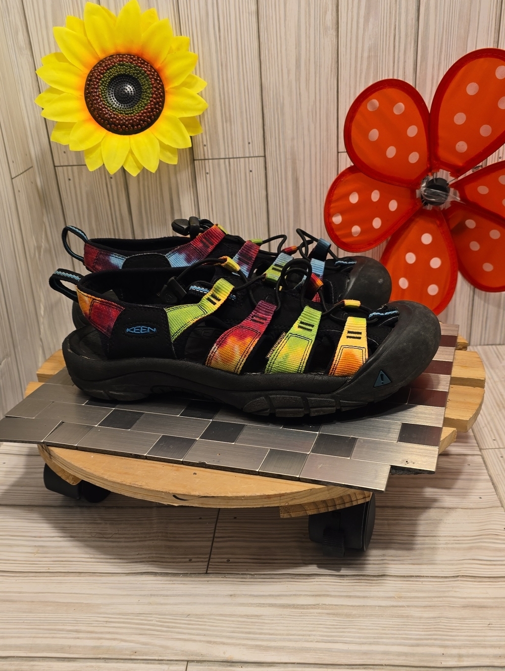 Keen Womans Tie-Dye Strap Newport Retro Sandal - Black with Rainbow - Picture 4 of 13